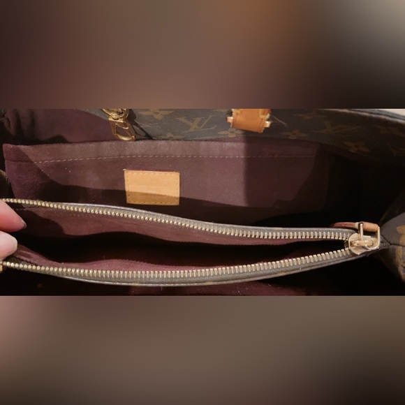 LOUIS VUITTON
Monogram Montaigne BB - Picture 4 of 15